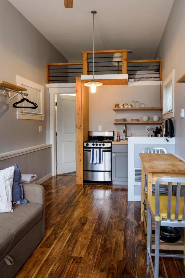 Tiny House By Kabino Mini Modern Tiny Home Heart Of Green Lake Pet Friendly Wifi Loft Up Ladder Plus Sleeper Sofa Seattle Exterior foto